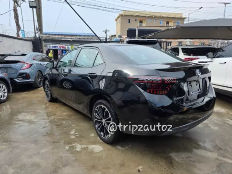 Toyota Corolla   - 2015