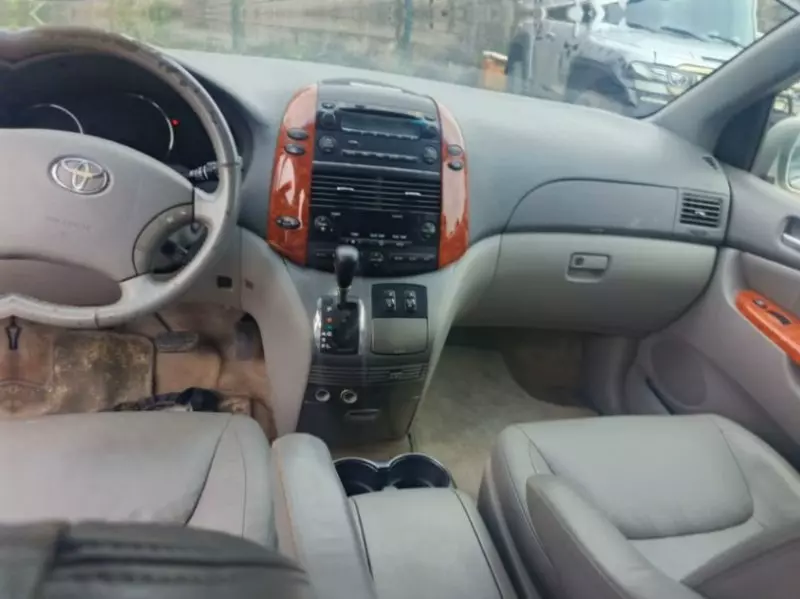 TOYOTA Sienna   - 2008