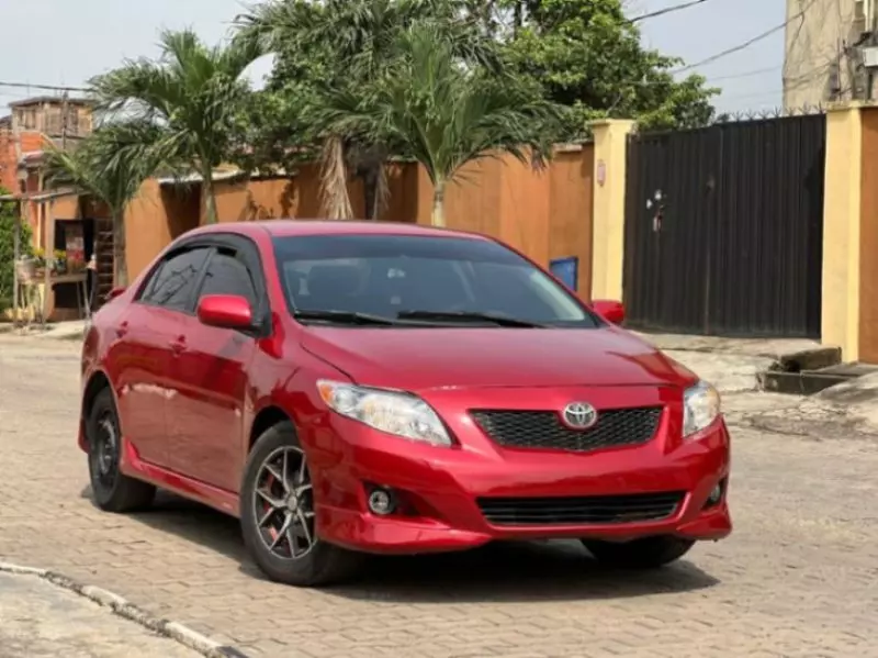 Toyota Corolla   - 2010