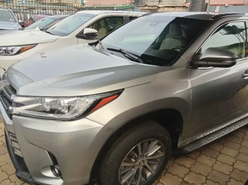 Toyota Highlander   - 2018
