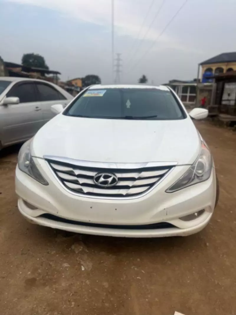 Hyundai Sonata   - 2012