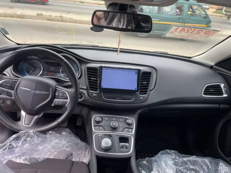 Chrysler 200   - 2015