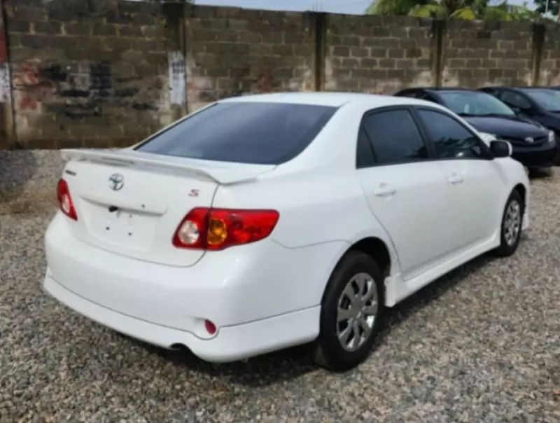 Toyota Corolla   - 2010
