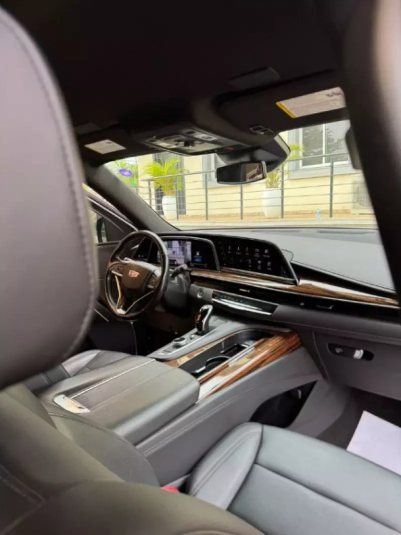 Cadillac Escalade   - 2021