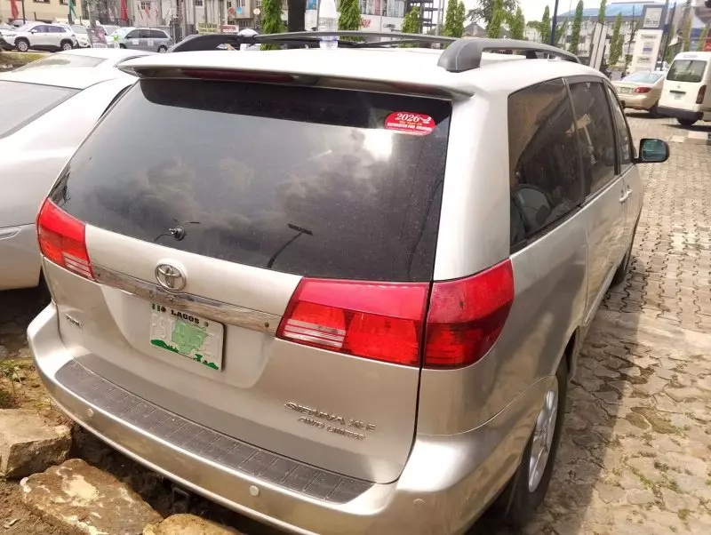 Toyota Sienna   - 2004