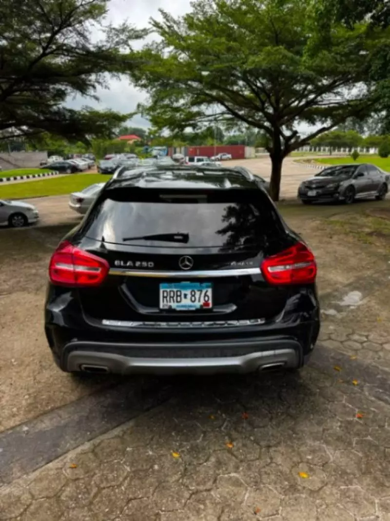 Mercedes-Benz GLA 250 - 2015