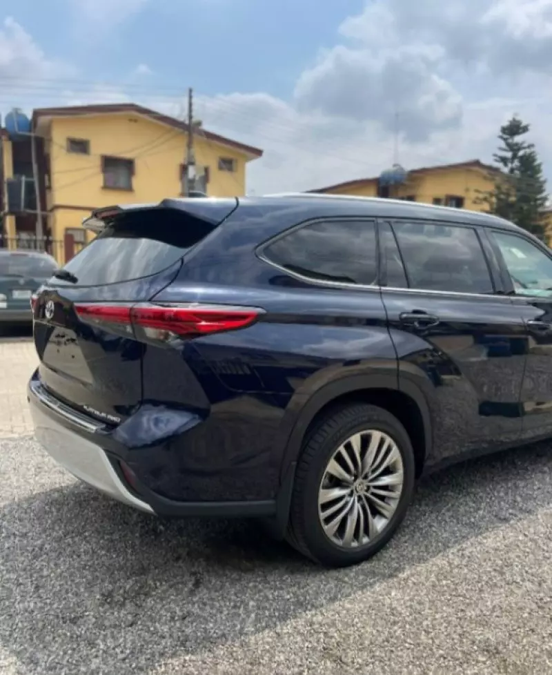 Toyota Grand Highlander   - 2021