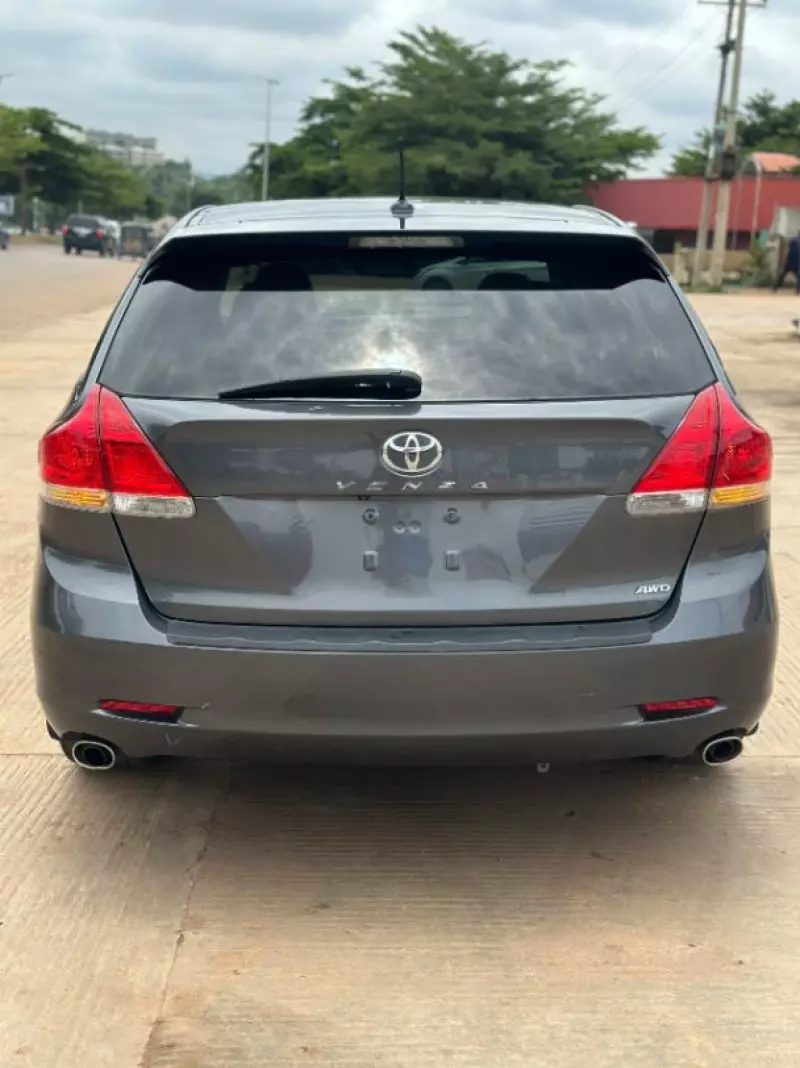 TOYOTA Venza   - 2011