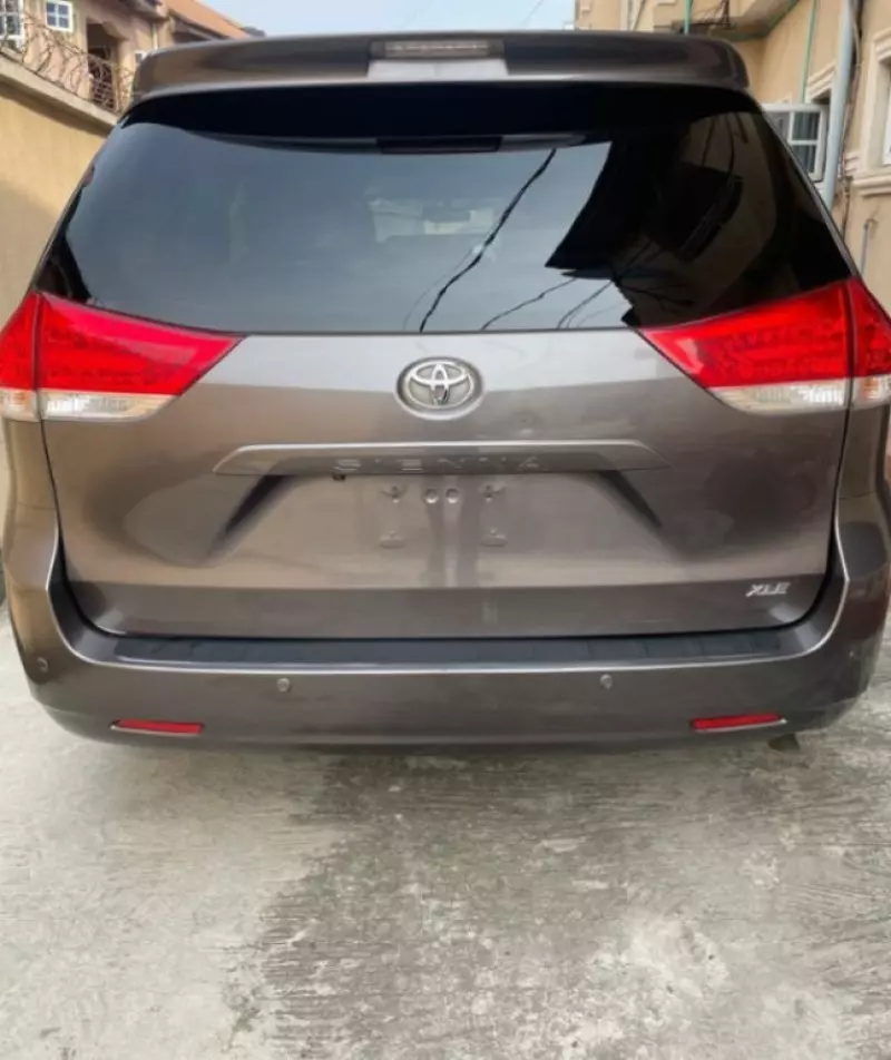 Toyota Sienna   - 2012