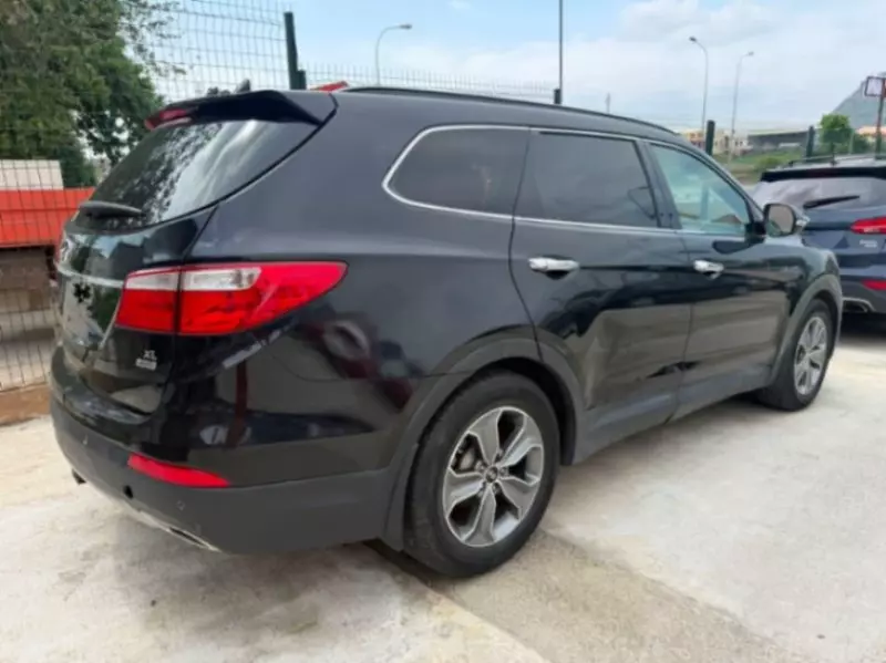 Hyundai Santa Fe   - 2015