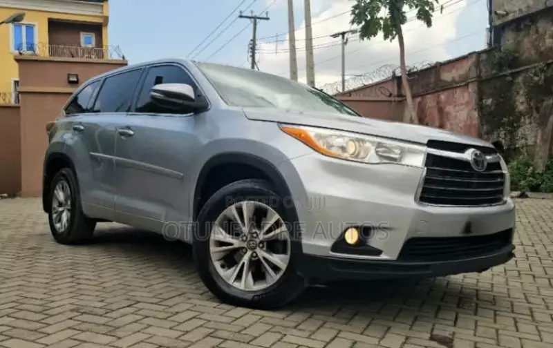 Toyota Highlander   - 2016