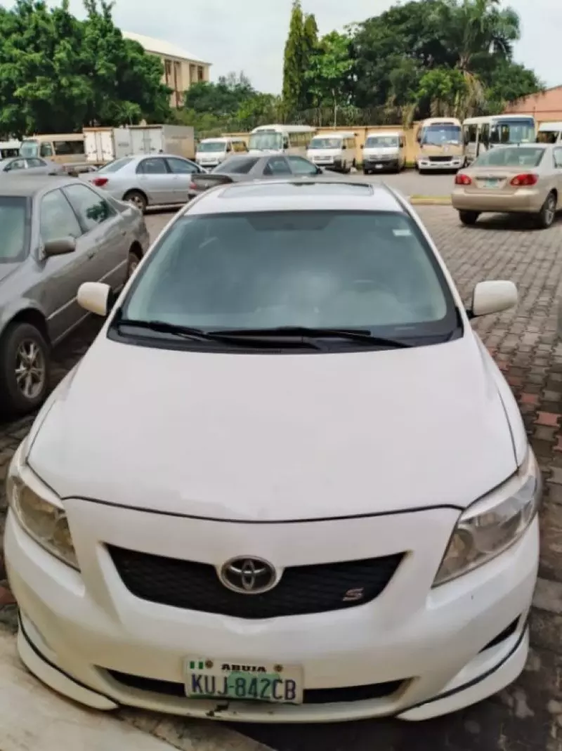 Toyota Corolla   - 2010