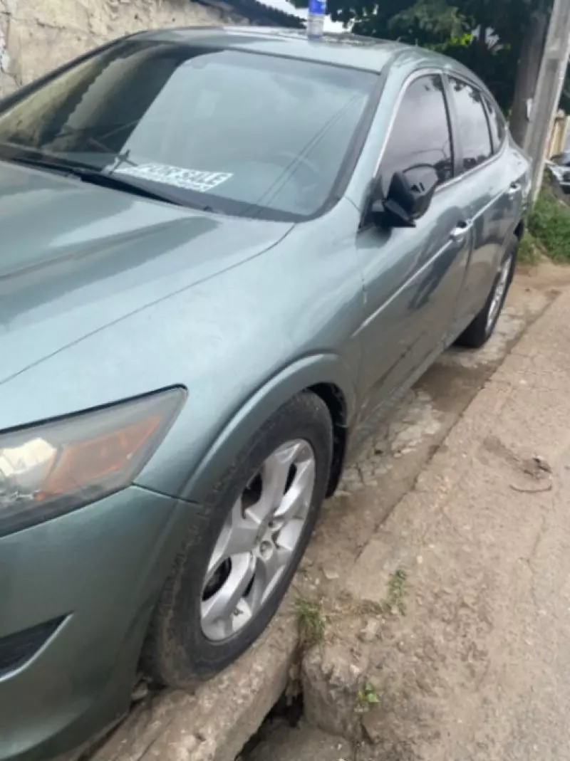 Honda Crosstour   - 2010