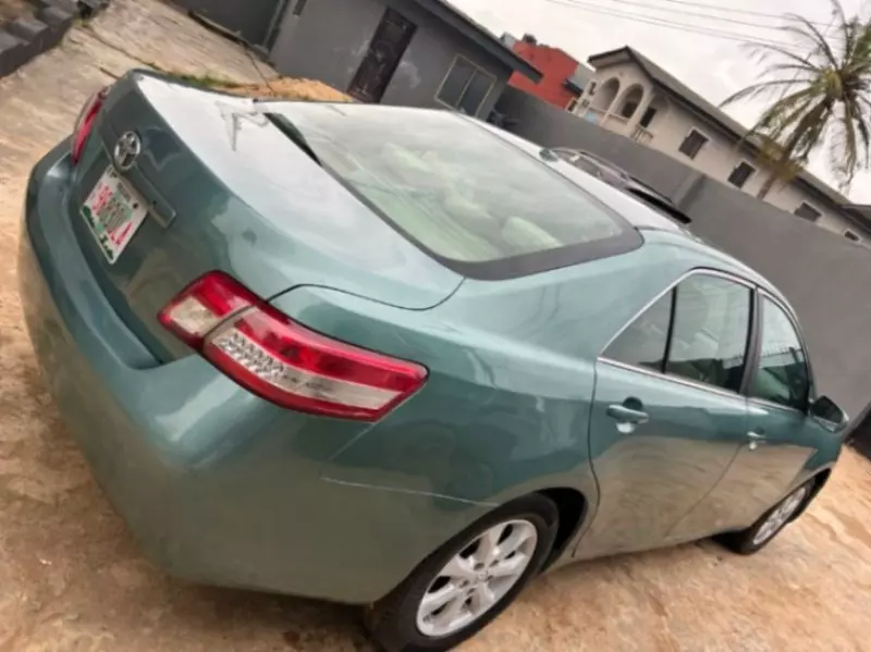 TOYOTA Camry - 2010
