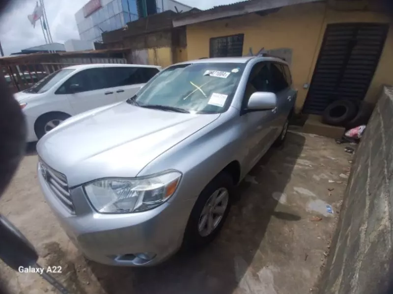 Toyota Highlander   - 2010