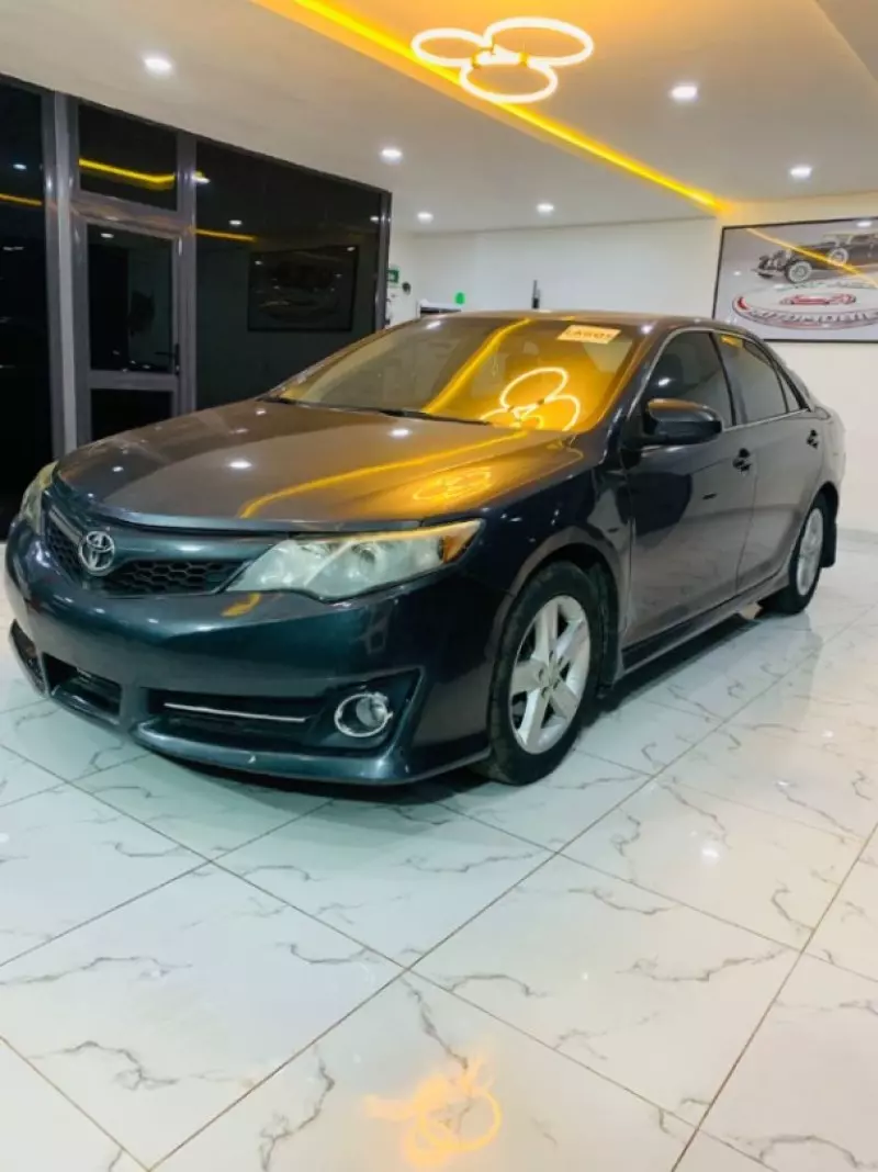 Toyota Camry   - 2013