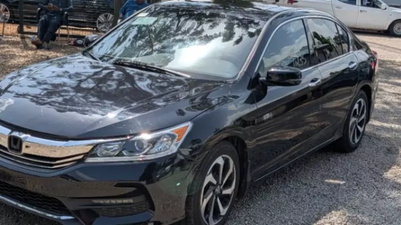 Honda Accord   - 2017