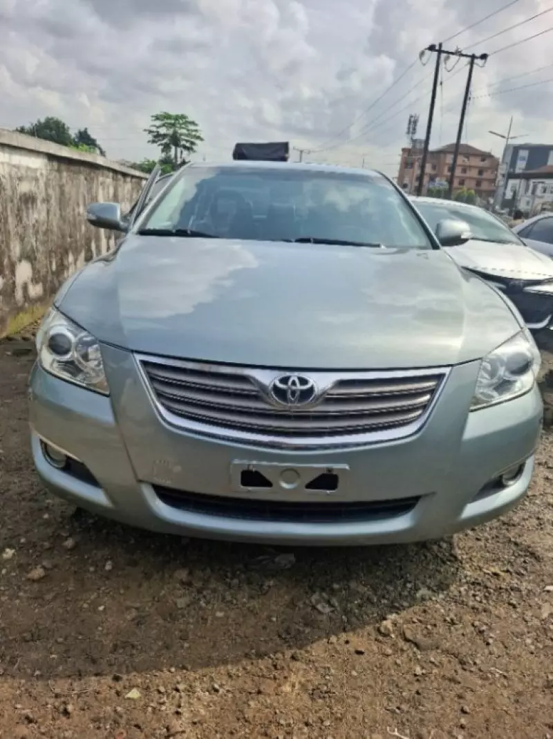 Toyota Camry - 2010