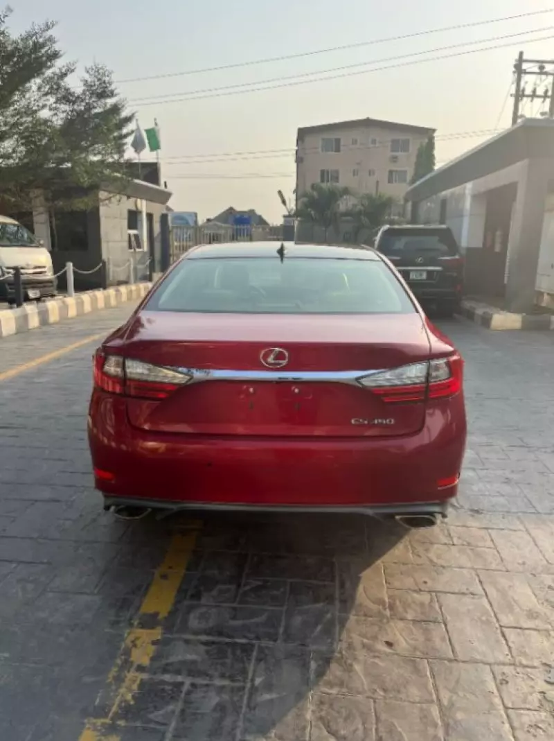 Lexus ES   - 2016
