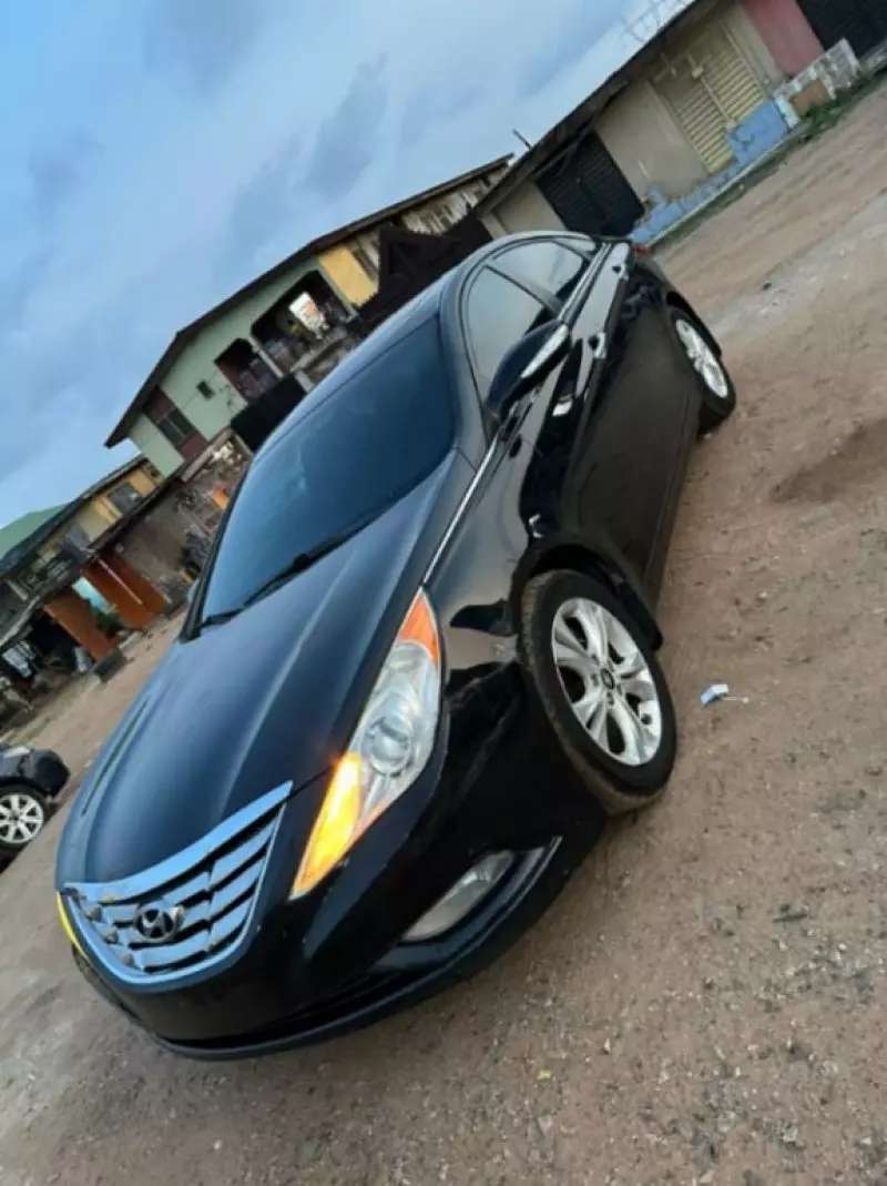 Hyundai Sonata   - 2013