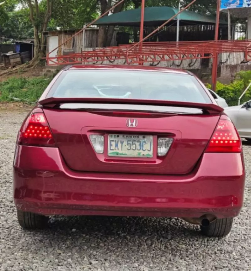 Honda Accord   - 2006