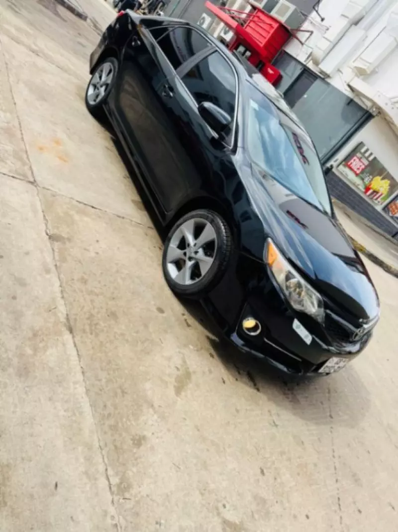 Toyota Camry   - 2014