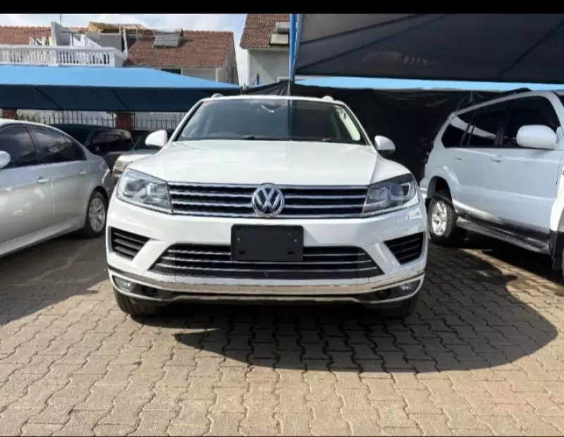 Volkswagen Touareg   - 2015