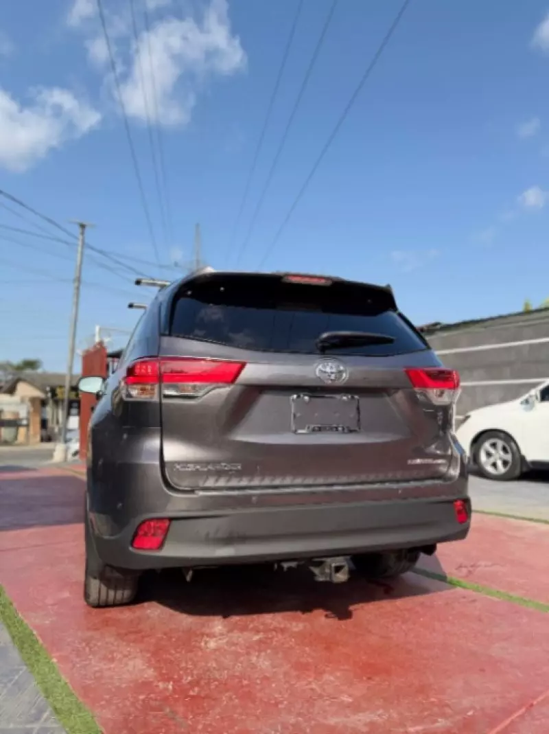 Toyota Highlander   - 2014