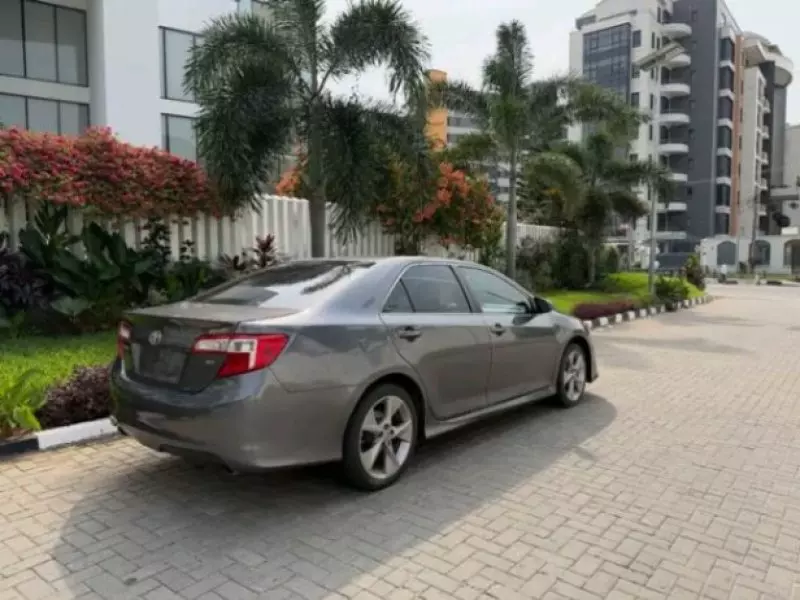 Toyota Camry   - 2013
