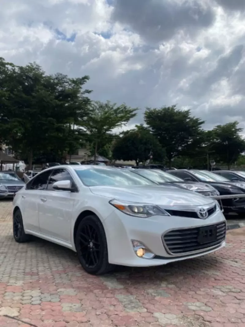 TOYOTA Avalon - 2015