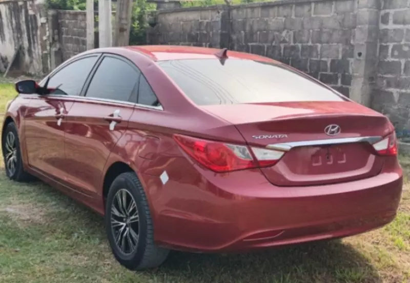 Hyundai Sonata   - 2013
