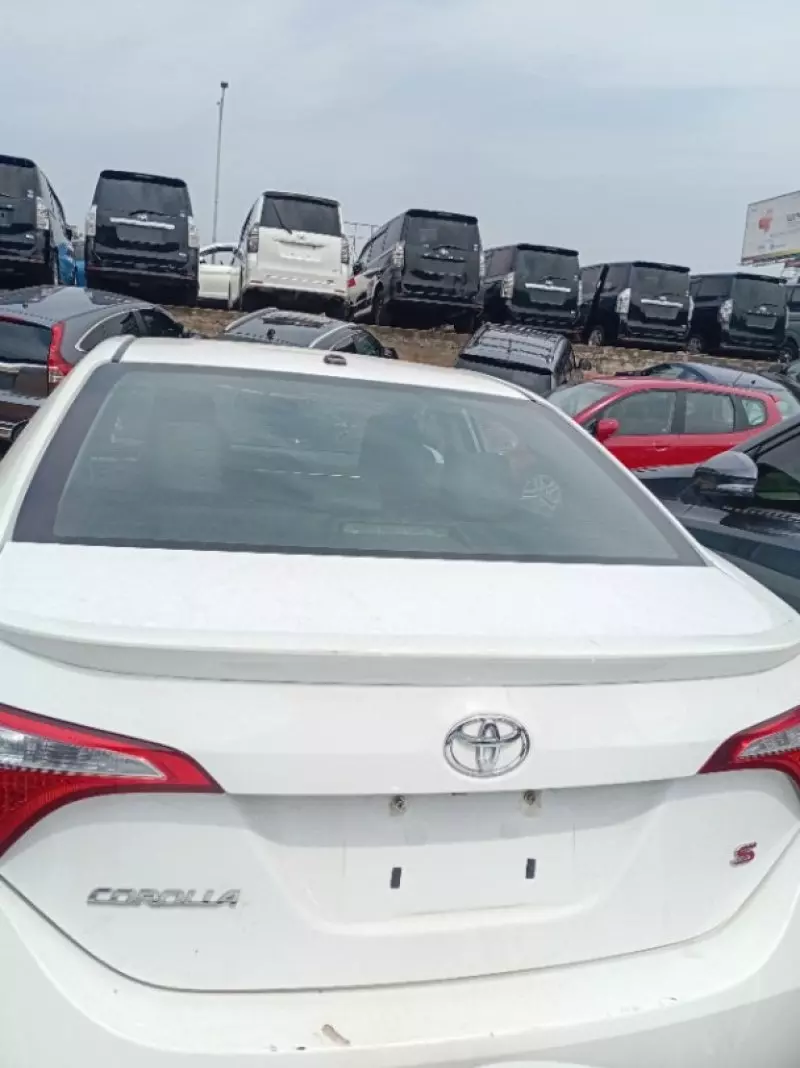 Toyota Corolla   - 2016