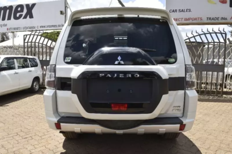 Mitsubishi Pajero   - 2018