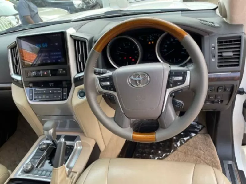 Toyota Landcruiser  V8   - 2009