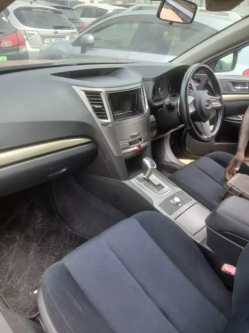 Subaru Outback   - 2011