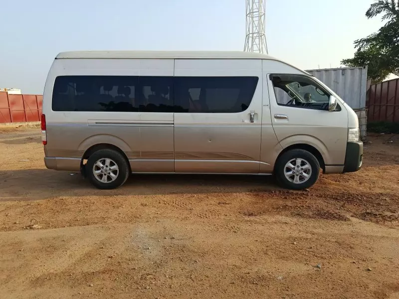 Toyota Hiace   - 2015