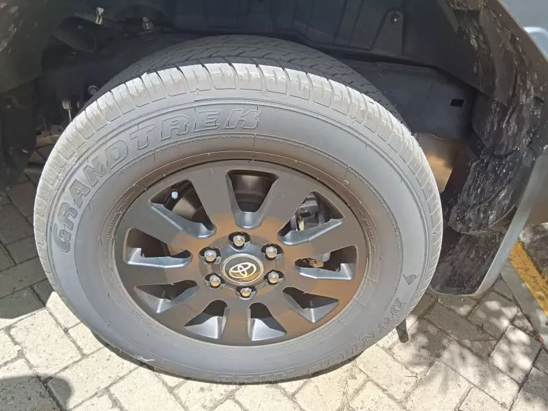 Toyota Landcruiser Prado - 2024