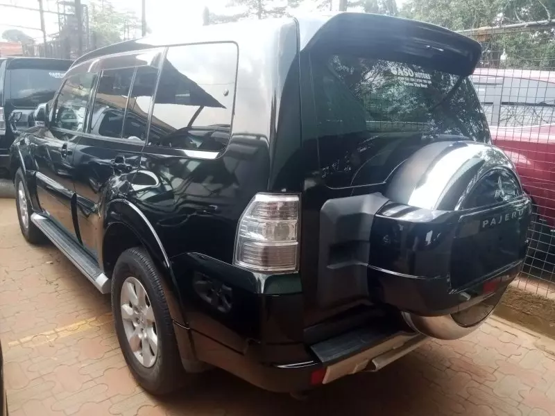 Mitsubishi Pajero   - 2011