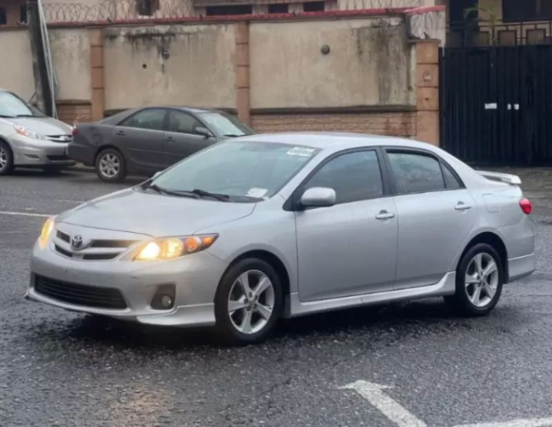 Toyota Corolla   - 2012