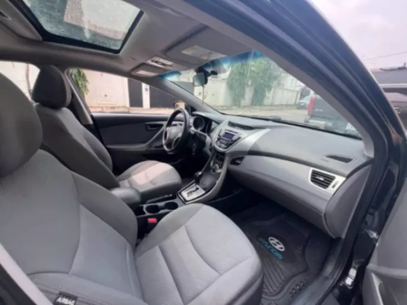 Hyundai Elantra   - 2013
