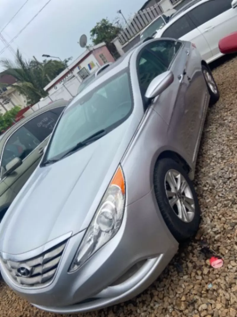 Hyundai Sonata   - 2013