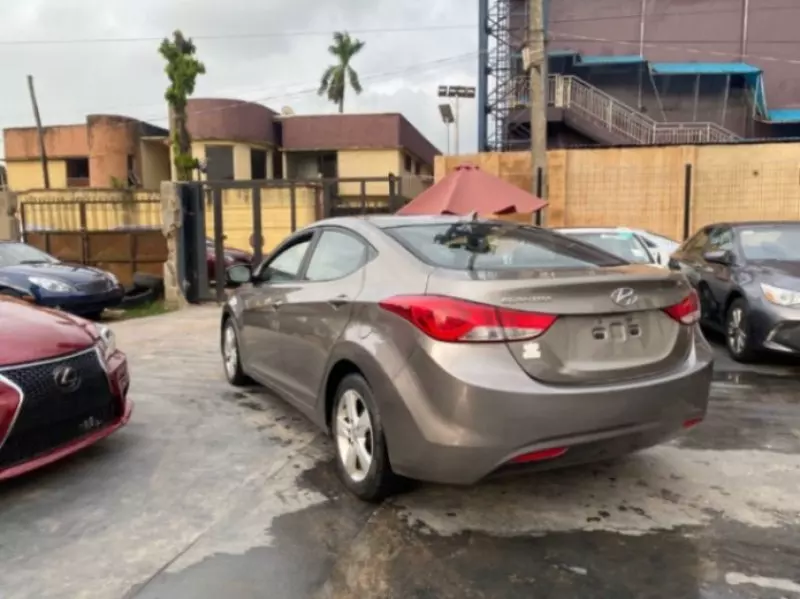 Hyundai Elantra   - 2013