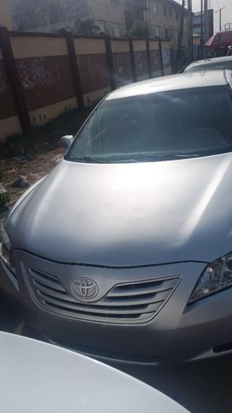 Toyota Camry - 2009