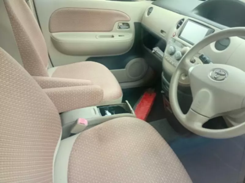 TOYOTA Sienta   - 2011