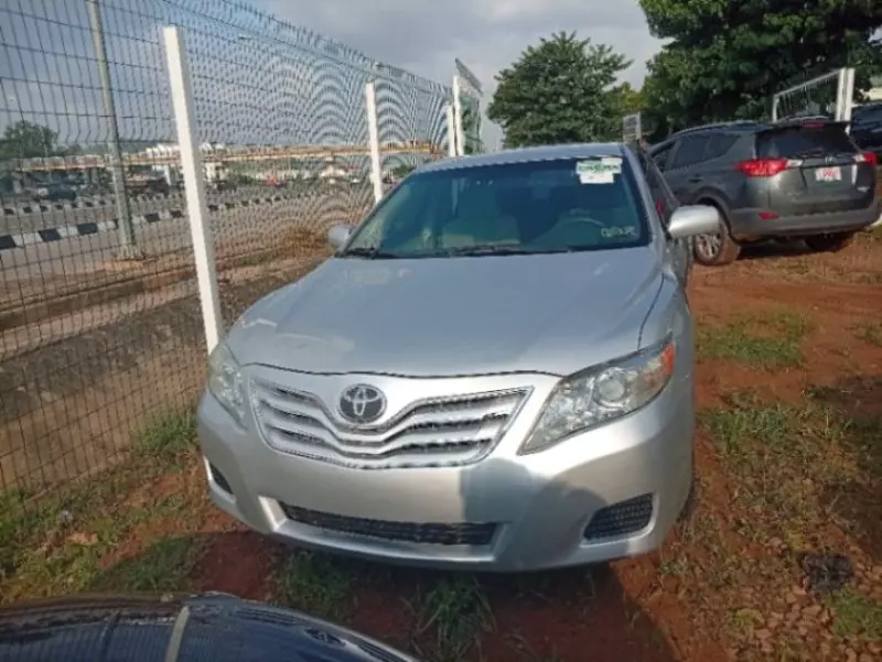 TOYOTA Camry   - 2010