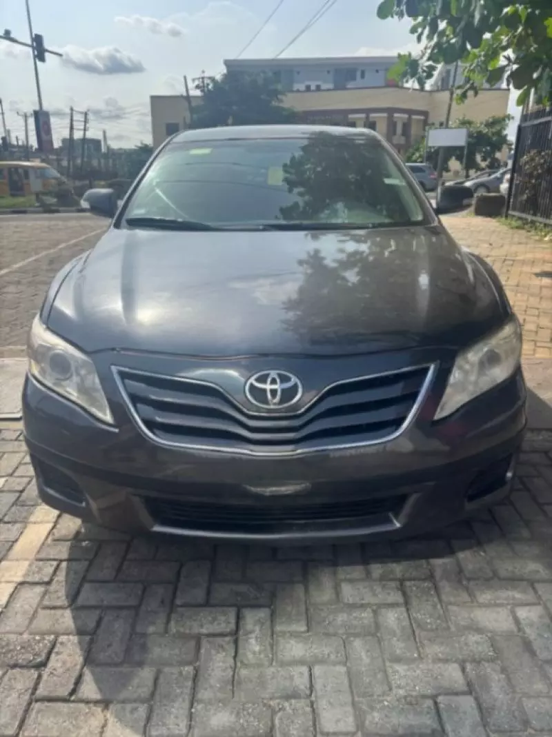 TOYOTA Camry   - 2010