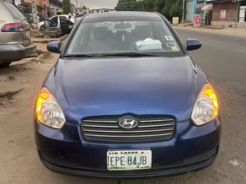 Hyundai Accent   - 2010