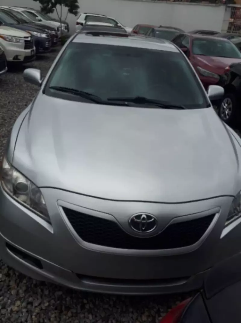 Toyota Camry - 2009