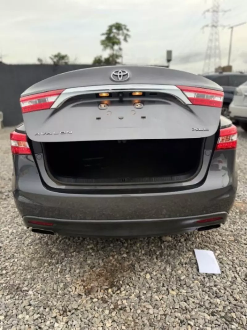 Toyota Avalon   - 2014