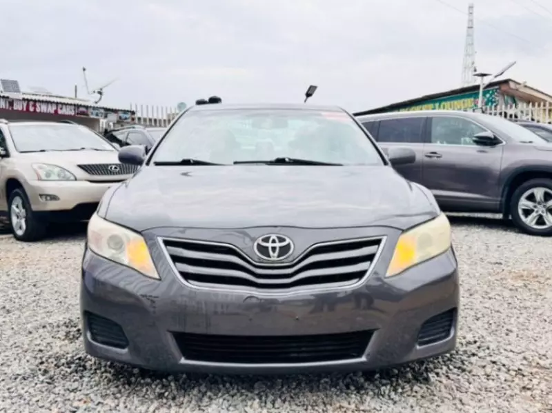 Toyota Camry   - 2010